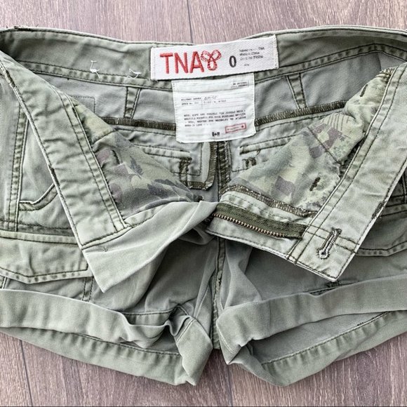 Aritzia TNA Cargo Utility Army Green Shorts Size 0 - Picture 6 of 15